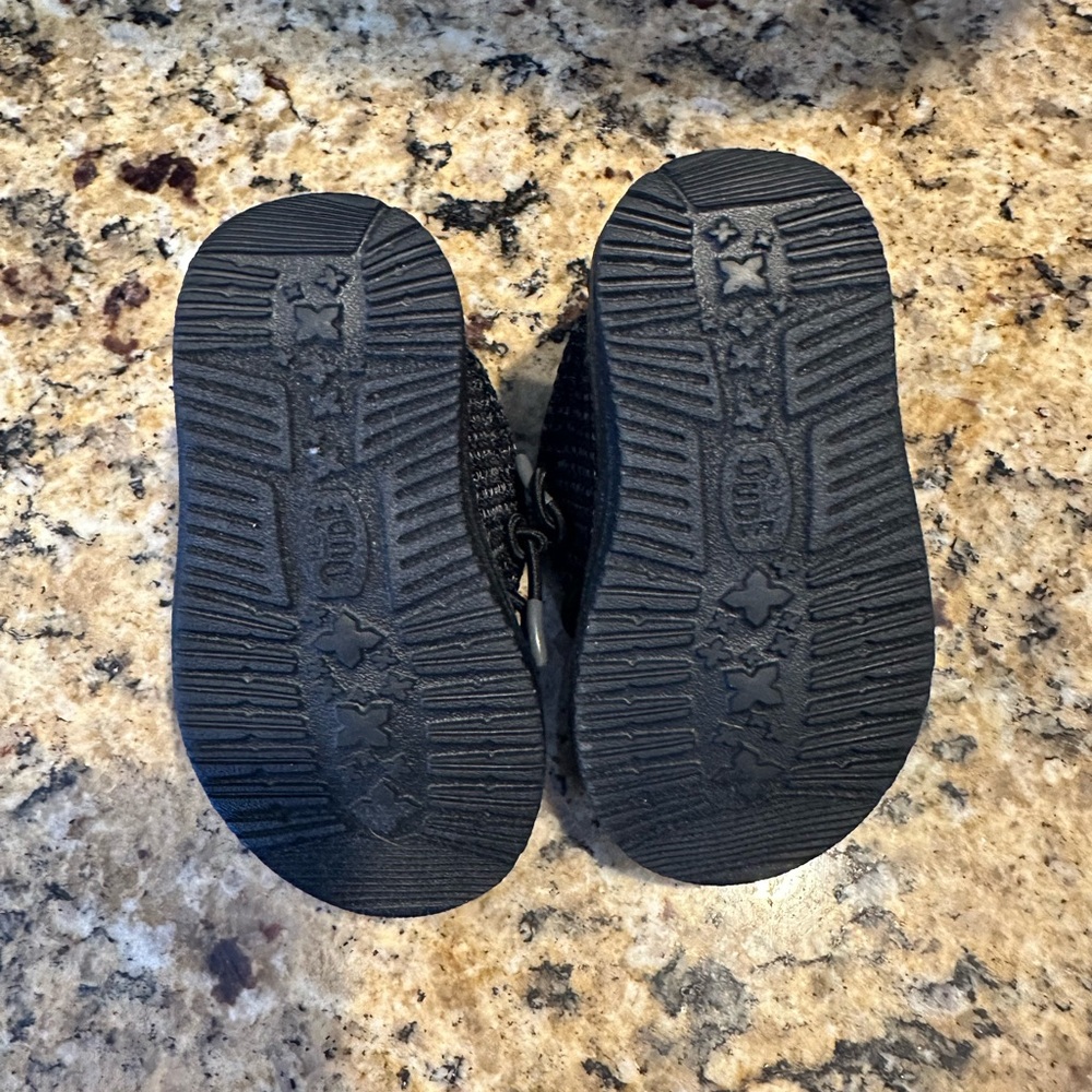 Hey Dudes toddler size 4